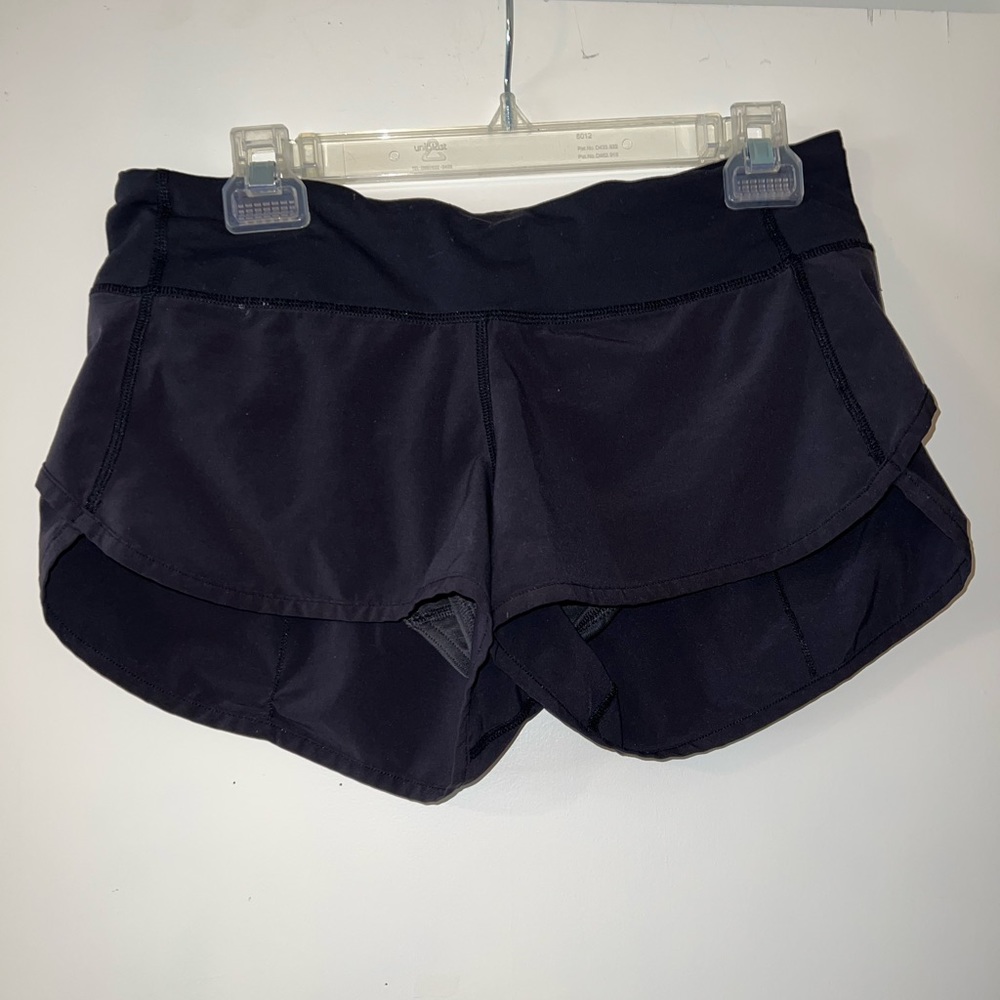 Lululemon size 6 2.5” inseam black shorts
